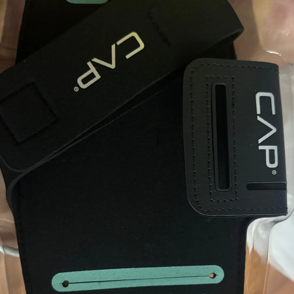Sports armband - Touch Screen Capable Smartphone Holder